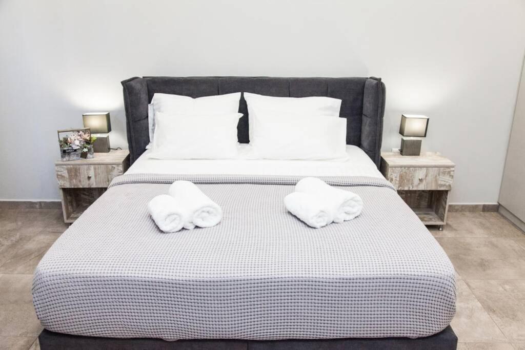 E Spacious Cornered Brand New Studio Apartment E Афины Экстерьер фото