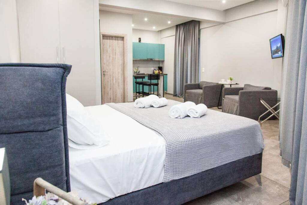 E Spacious Cornered Brand New Studio Apartment E Афины Экстерьер фото